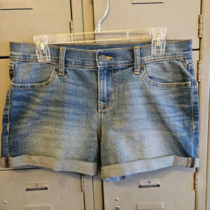 Old Navy ladies denim shorts semi fitted size 6 with stretch
